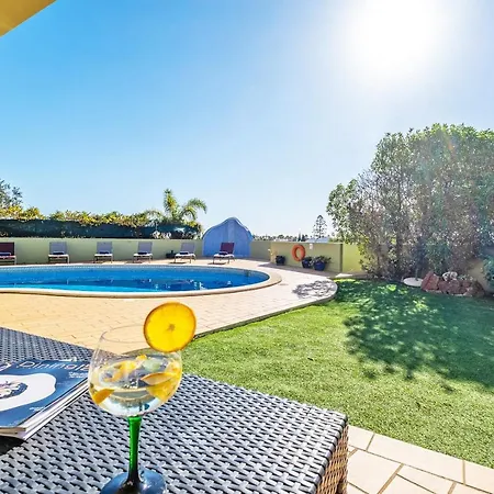 San Juan - Refúgio Tranquilo Com Piscina Aquecível E Jardim Em Carvoeiro (Lagoa)