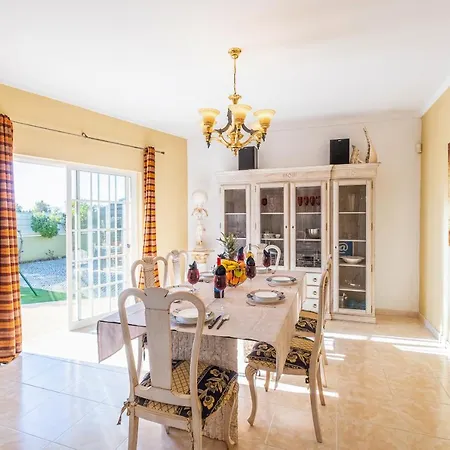 Villa San Juan - Refúgio Tranquilo Com Piscina Aquecível E Jardim Em Carvoeiro (Lagoa)