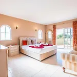 Villa San Juan - Refugio Tranquilo Com Piscina Aquecivel E Jardim Em Carvoeiro (Lagoa)
