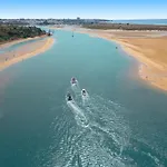 San Juan - Refúgio Tranquilo Com Piscina Aquecível E Jardim Em Villa Carvoeiro (Lagoa)