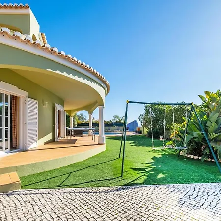 San Juan - Refugio Tranquilo Com Piscina Aquecivel E Jardim Em